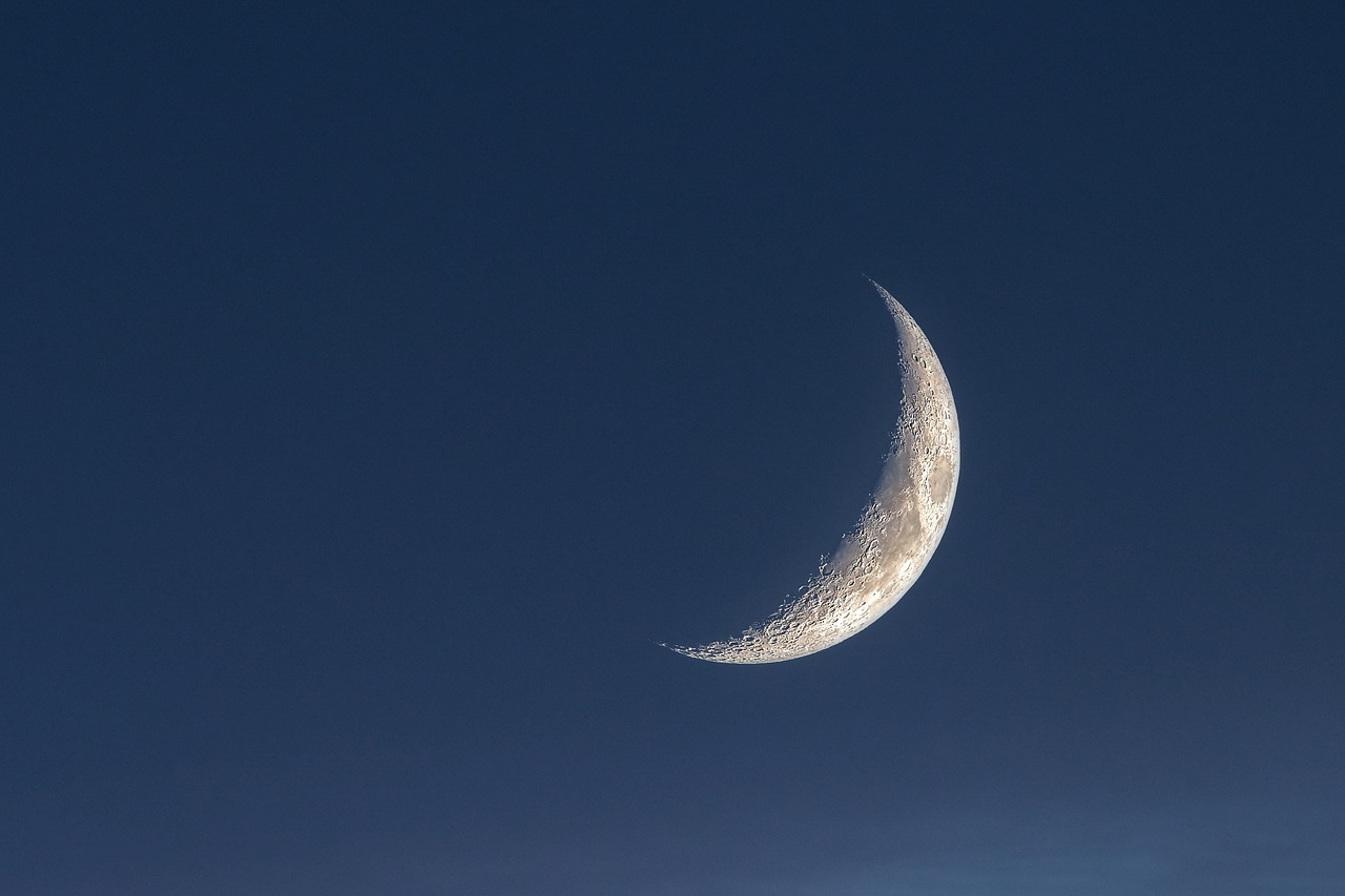 moon-7362632_1280